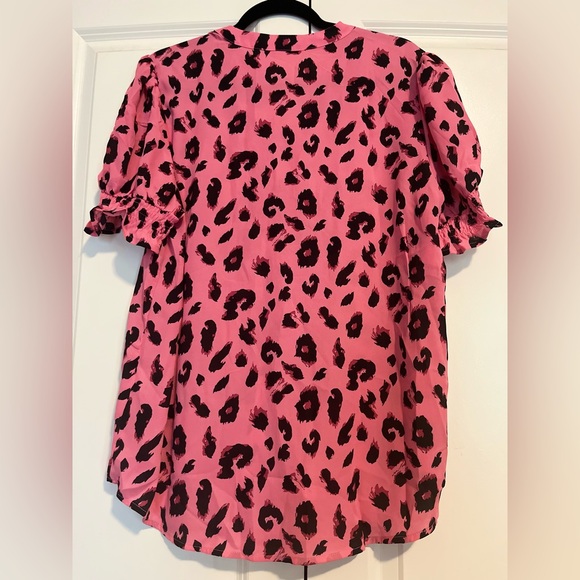 NWOT Leopard Notched Neck Short Flounce Sleeve Blouse Size XL - Picture 4 of 5